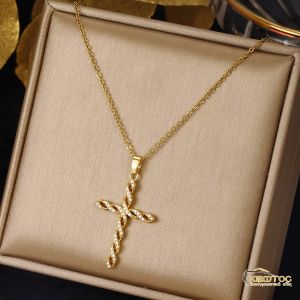 Κολιέ Σταυρός Επιχρυσωμένος με Ζιργκόν σε Σχέδιο Πλεξούδας